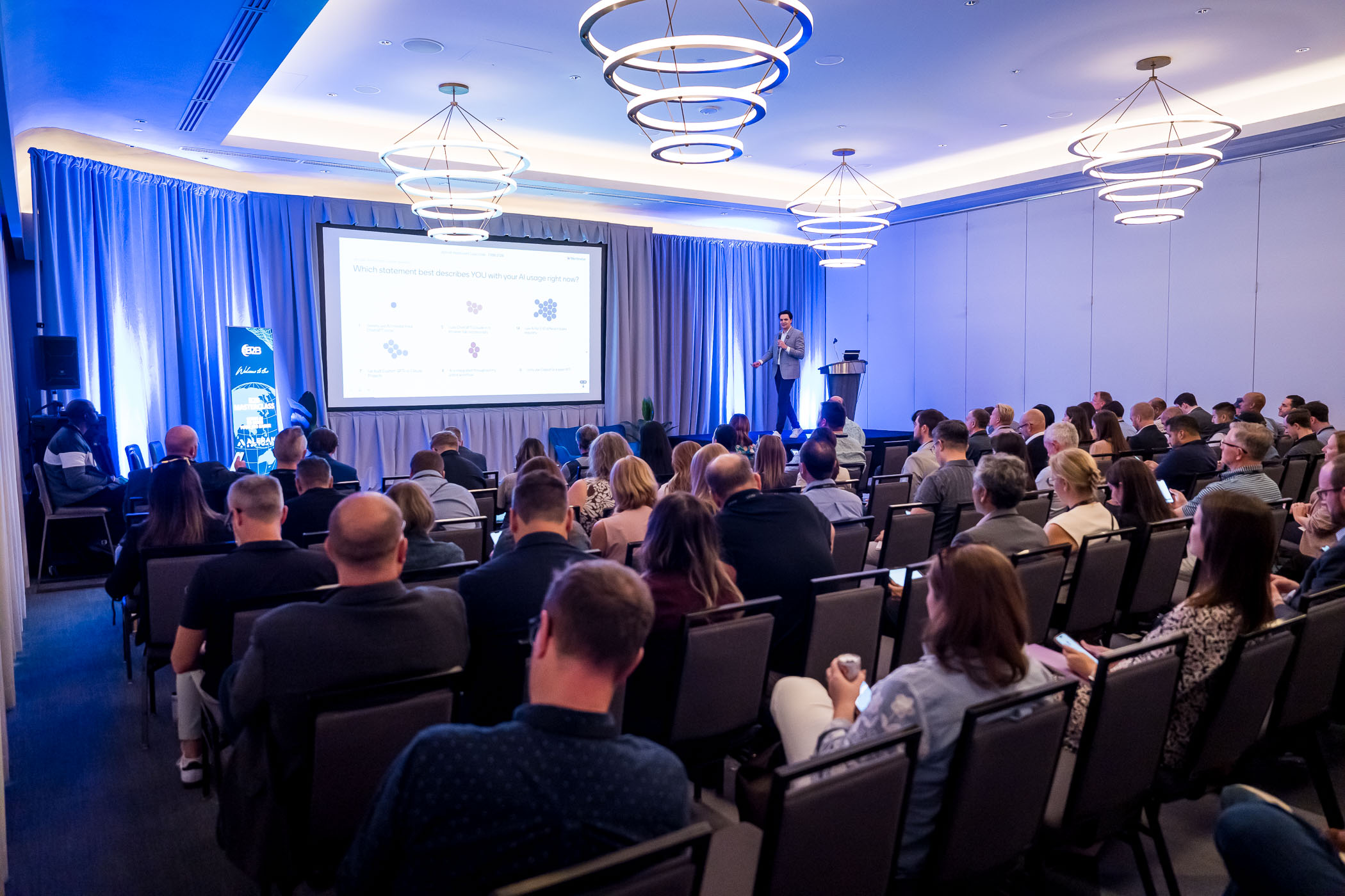 B2B eCommerce World 2025, packed session with speaker on stage